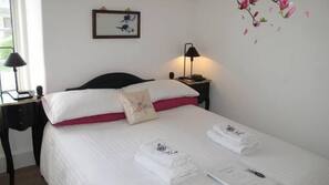 Premium bedding, iron/ironing board, free WiFi