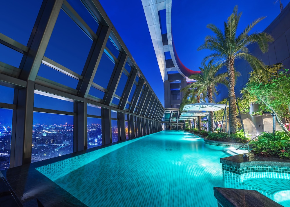 Infinity pool, Caesar Park Hotel Banqiao