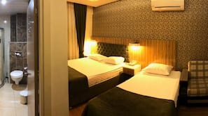 Minibar, Zimmersafe, Schreibtisch, kostenloses WLAN