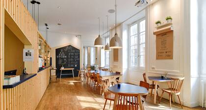 Away Hostel & Coffee Shop