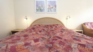 Cots/infant beds, free WiFi
