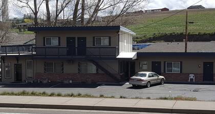 Tall Winds Motel