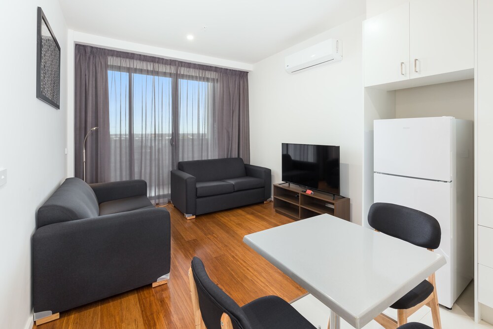 City Edge Dandenong Apartment Hotel