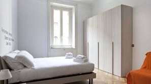 1 slaapkamer, een strijkplank/strijkijzer, gratis babybedden