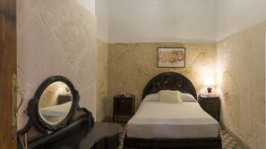 Minibar, coffre-forts dans les chambres, draps fournis
