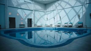 Piscine couverte, 3 piscines extérieures, parasols de plage