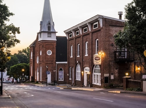 Virginia Military Insute Hotels Find Sheridan Livery Inn Restaurant