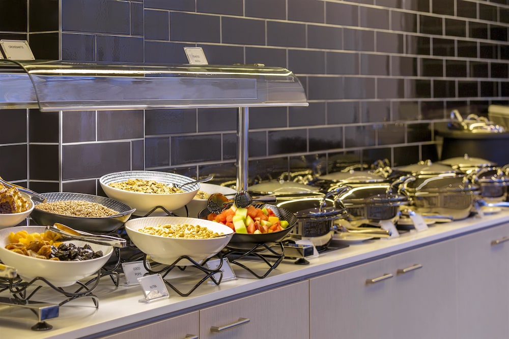 Breakfast area, Travelodge Hotel Sydney Airport