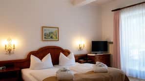 Minibar, in-room safe, desk, free cribs/infant beds