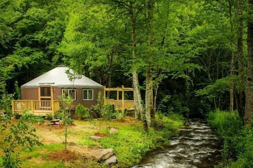 Great Place to stay Lake Nantahala-Smoky Mountain Yurts near Topton 