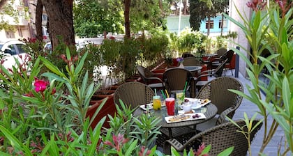L Plaza Hotel