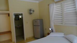 Iron/ironing board, linens