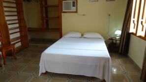 Iron/ironing board, linens