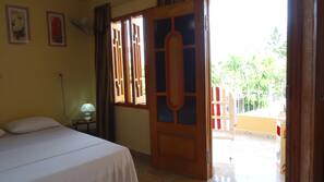 Iron/ironing board, linens