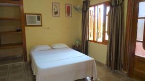 Iron/ironing board, linens