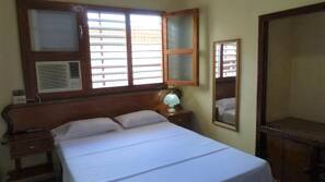 Iron/ironing board, linens