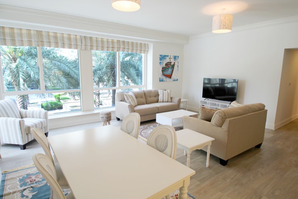 Driven Holiday Homes 3 Bedroom In Fairooz Tower Book - 