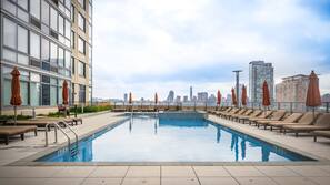 2 outdoor pools