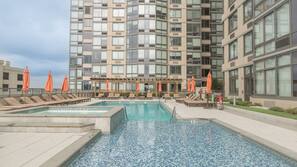 2 outdoor pools