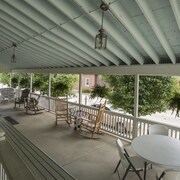 Top 10 Hotels In Dover Ohio 50 Hotel Deals On Expedia Sugarcreek Village Inn