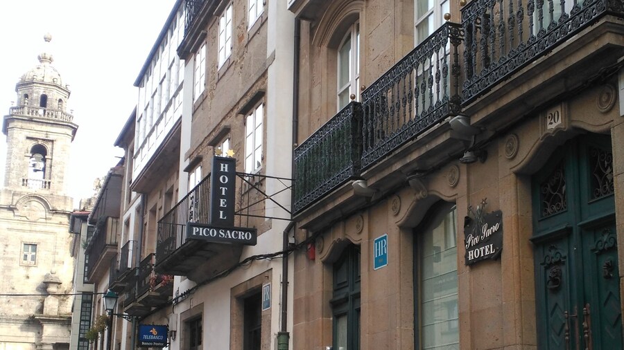 Hotel Pico Sacro II