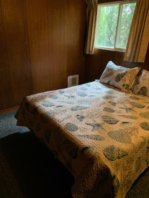 D - 1 Queen / 2 Single Beds w/ Kitchen | Free WiFi, bed sheets