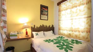 2 bedrooms, desk, blackout drapes, free WiFi