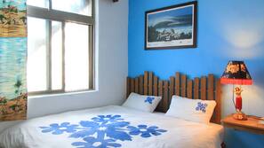 2 bedrooms, desk, blackout drapes, free WiFi