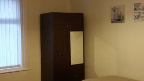 Premium bedding, iron/ironing board, free WiFi