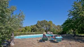 Piscine extérieure (ouverte en saison)