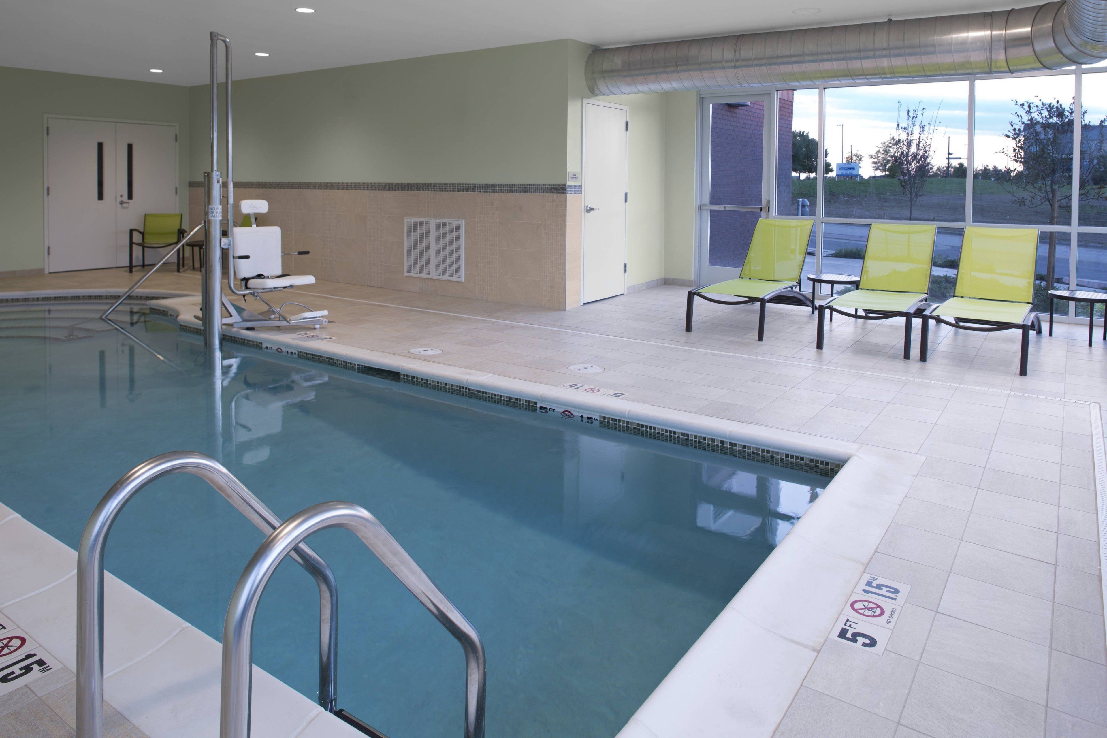 lenexa kansas springhill marriott suites center indoor pool