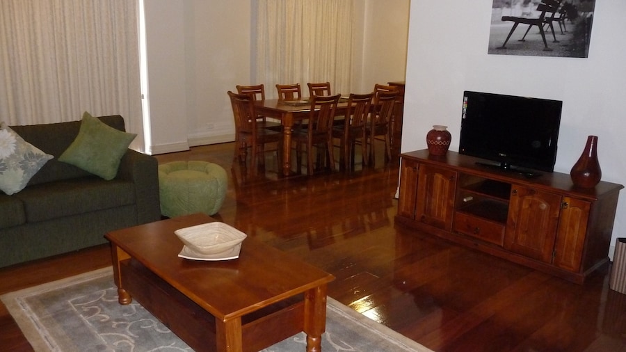 City Escape 3BD in Adelaides East End 6