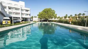 Outdoor pool, pool umbrellas, sun loungers
