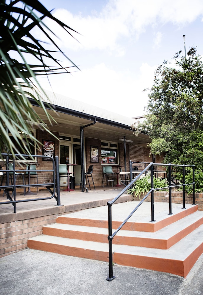 Nightcap at Hume Hotel