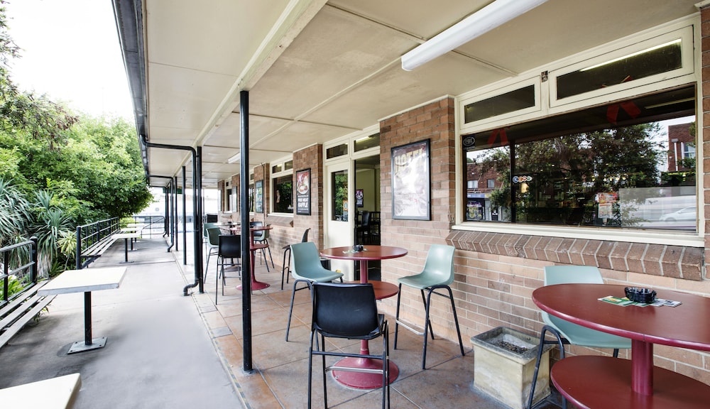 Nightcap at Hume Hotel