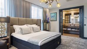 Minibar, in-room safe, desk, iron/ironing board