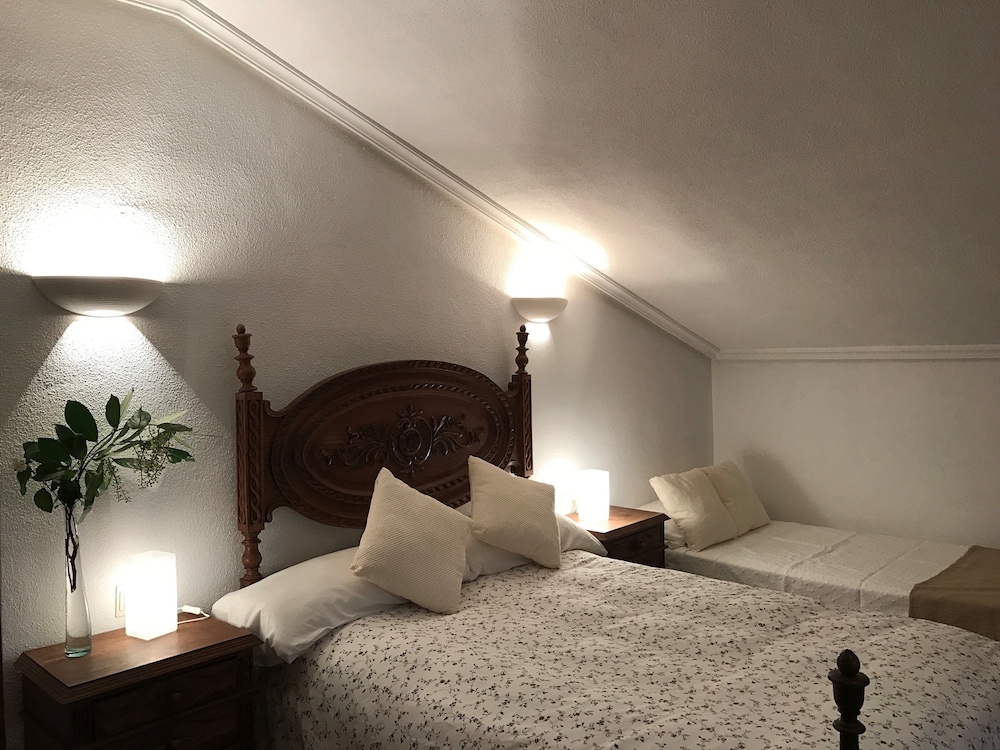 Hotel las Cavenes Del Cabaco