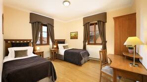 1 bedroom, premium bedding, in-room safe, desk