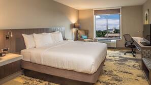 Roupas de cama premium, cofres nos quartos, escrivaninha