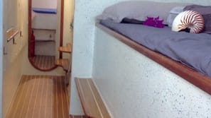 4 bedrooms, free rollaway beds