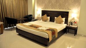 Minibar, in-room safe, desk, iron/ironing board