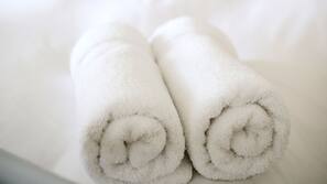 3 bedrooms, Egyptian cotton sheets, premium bedding