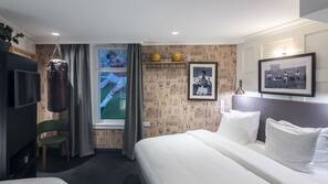 Premium bedding, down comforters, minibar, in-room safe