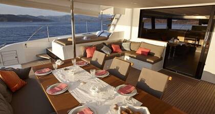 Dream Yacht Charter Private Crewed Yacht