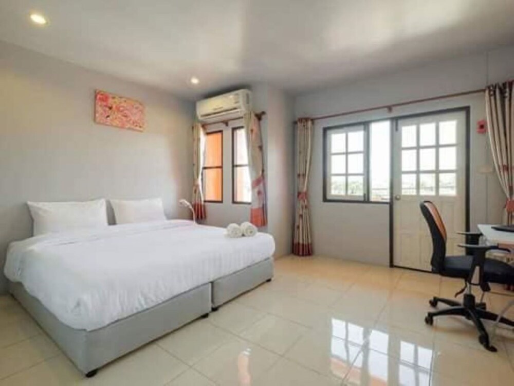 Luna Guesthouse And Travel In Phuket Hotel Rates Reviews On Orbitz