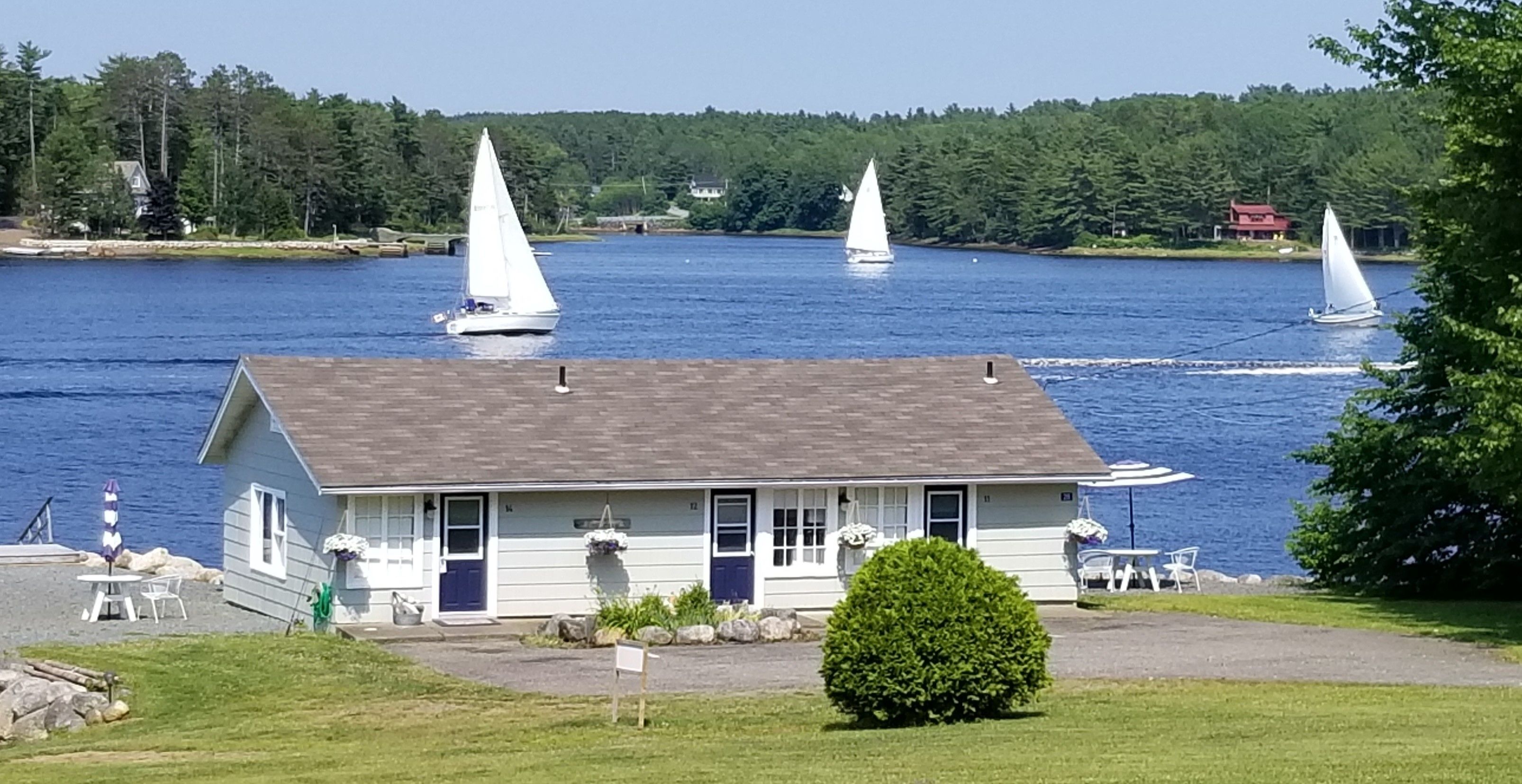 Lighthouse Motel Cottages In Conquerall Bank Expedia
