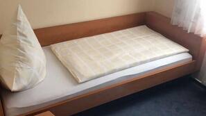 Hochwertige Bettwaren, Zimmersafe, Schreibtisch, kostenlose Babybetten