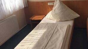 Hochwertige Bettwaren, Zimmersafe, Schreibtisch, kostenlose Babybetten