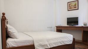 Desk, free WiFi, linens