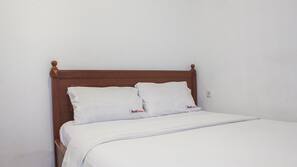 Desk, free WiFi, linens
